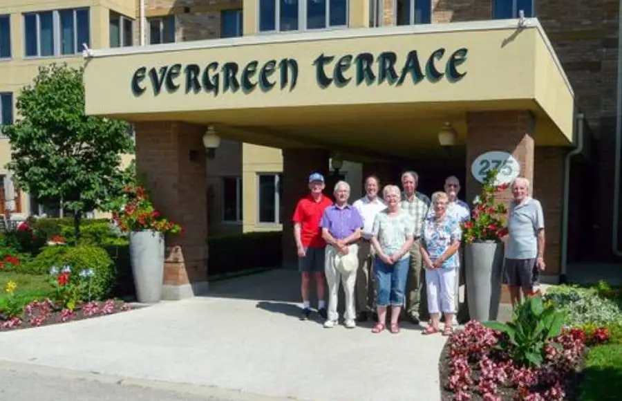 Residents of Evergreen Terrace recognized for their beautiful gardens (photo credit: Marilyn Cornwell)