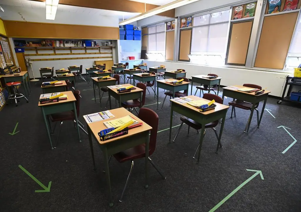 School boards struggle to find supply teachers amid rise in absences due to COVID-19
